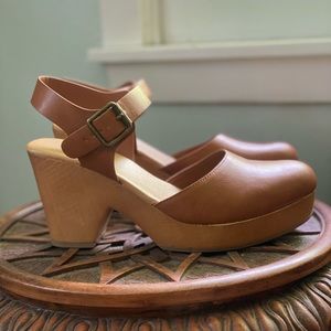 Bamboo closed toe brown leather heels size 9 size 39 ankle strap chunky wedge